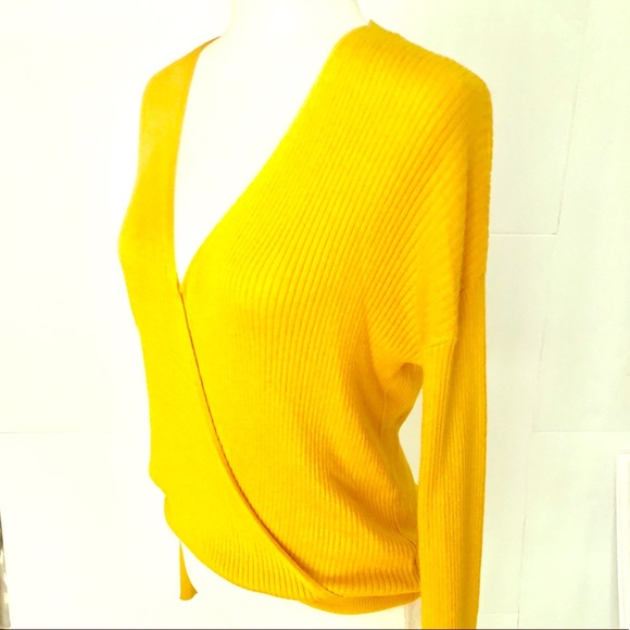 ⭐️Yellow light top sweater ⭐️brand new💥 - Picture 1 of 4